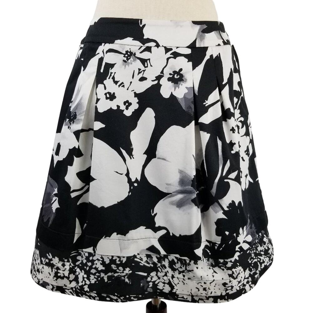 White House Black Market Black White Black Floral Lined Skirt Excellent! Size 4